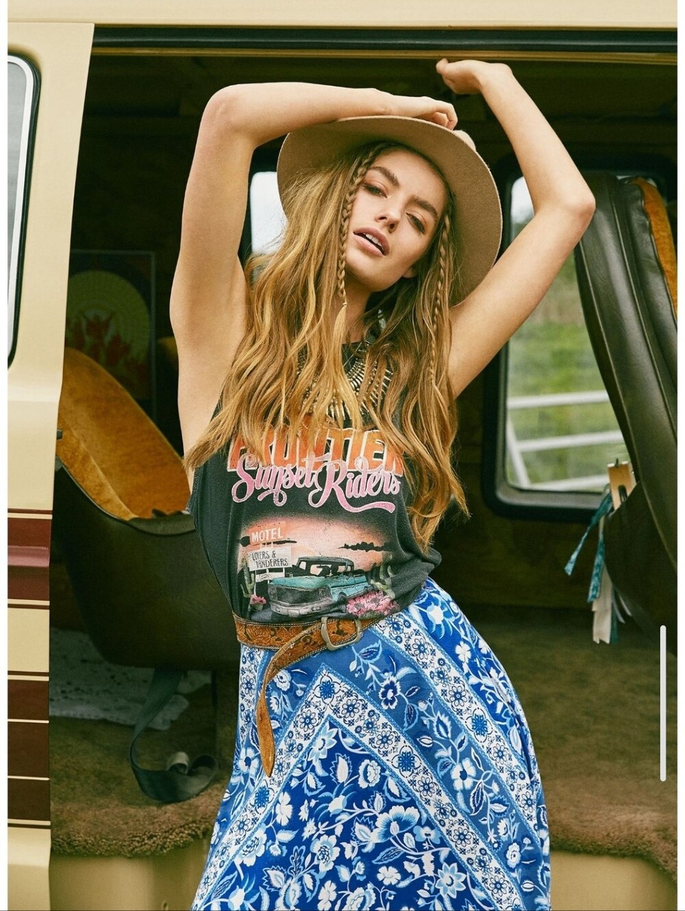 Spell~ Sunset Riders Tank - Picture 4 of 11